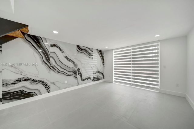 1083 W 38th St 23-8, Hialeah, FL 33012