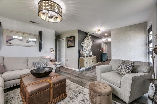 407 E Broad Street, Forney, TX 75126