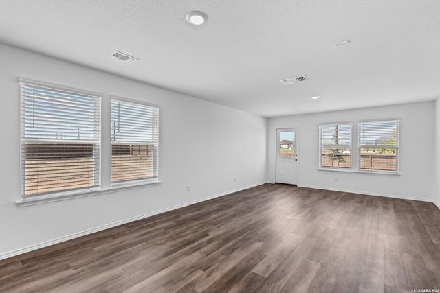 437 Raven Row, Marion, TX 78124