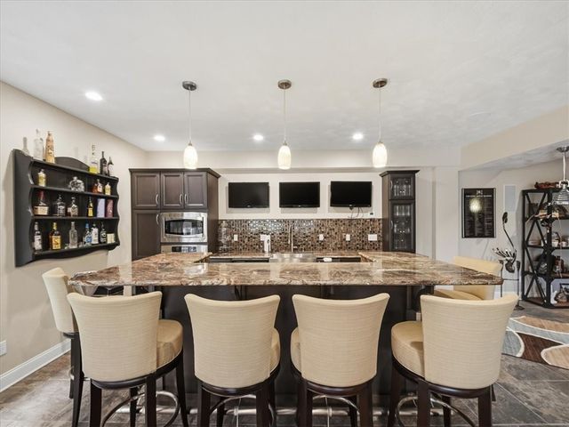 1043 Blackthorne Dr, Penn Twp, PA 15644