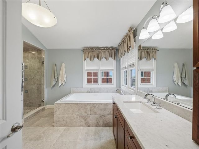 1043 Blackthorne Dr, Penn Twp, PA 15644