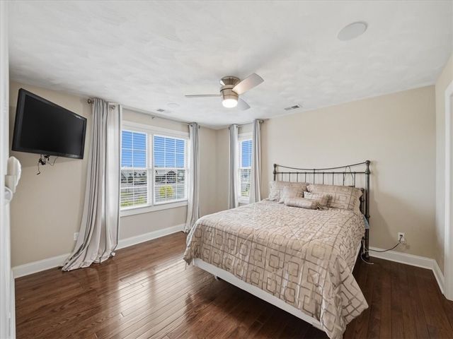 1043 Blackthorne Dr, Penn Twp, PA 15644