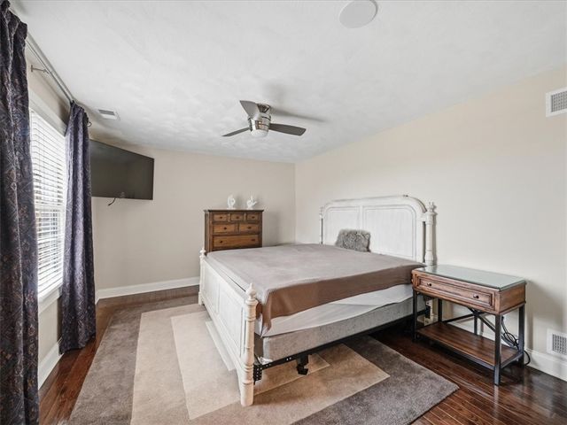 1043 Blackthorne Dr, Penn Twp, PA 15644