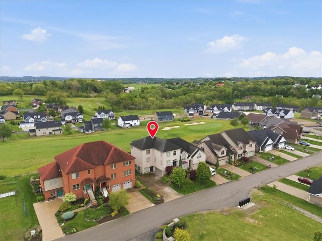 1043 Blackthorne Dr, Penn Twp, PA 15644