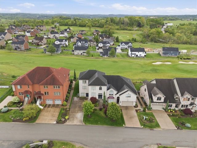1043 Blackthorne Dr, Penn Twp, PA 15644