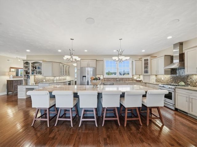 1043 Blackthorne Dr, Penn Twp, PA 15644
