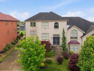 1043 Blackthorne Dr, Penn Twp, PA 15644