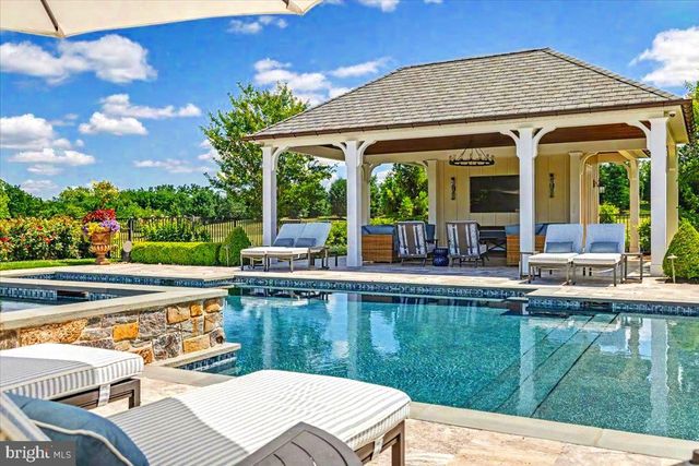 6 TINES FIELD PATH, Newtown, PA 18940