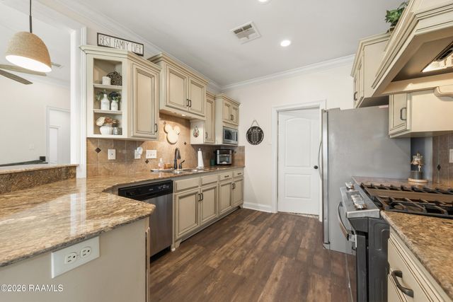 102 Kelsea Drive, Broussard, LA 70518