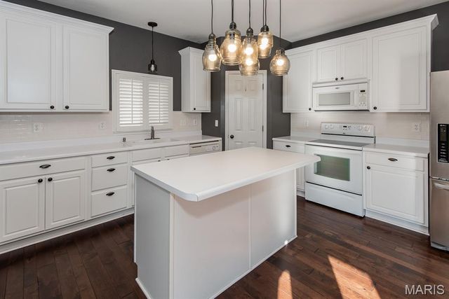 424 Country Stone Drive, Lake St Louis, MO 63367