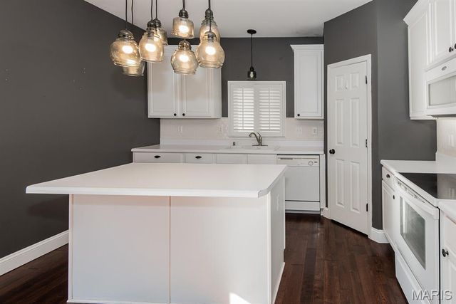 424 Country Stone Drive, Lake St Louis, MO 63367