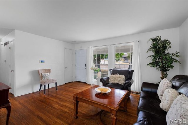 920 Tempo Drive, Creve Coeur, MO 63146