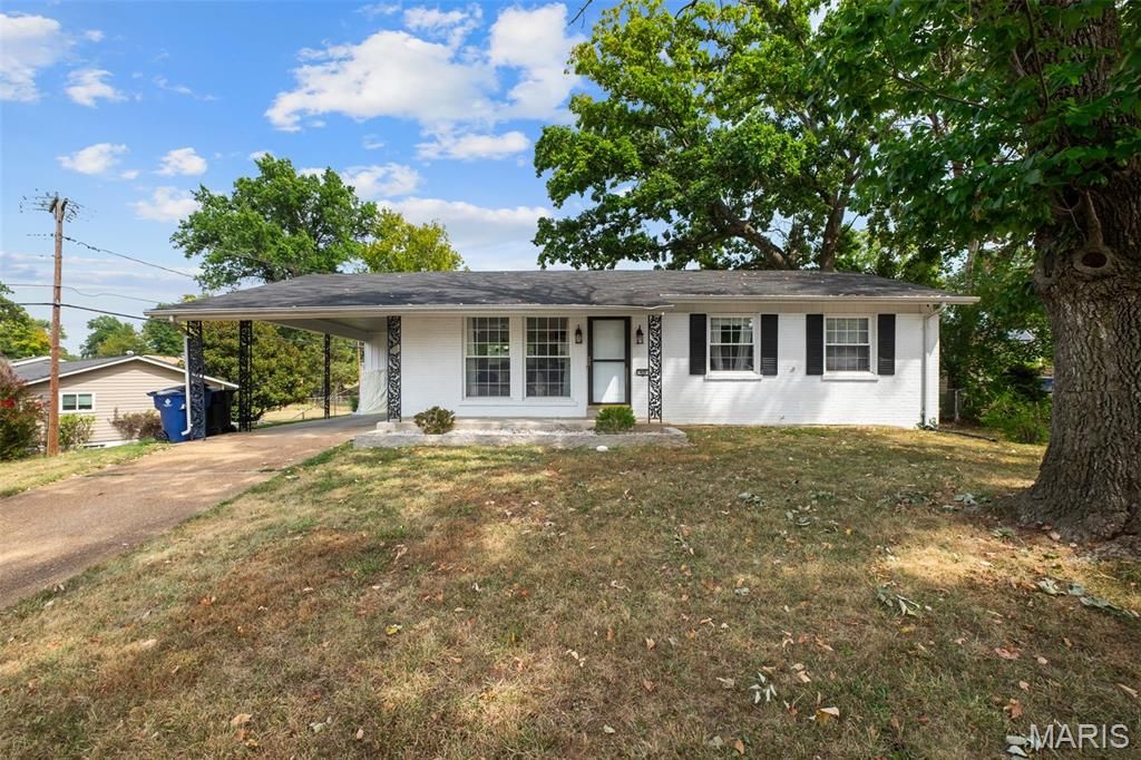 920 Tempo Drive, Creve Coeur, MO 63146