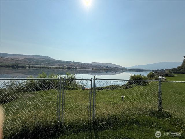 171 B Sunset Drive W, Brewster, WA 98811