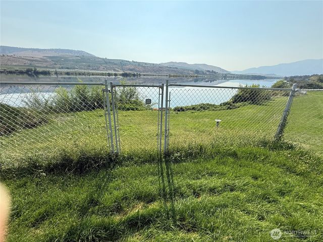 171 B Sunset Drive W, Brewster, WA 98811