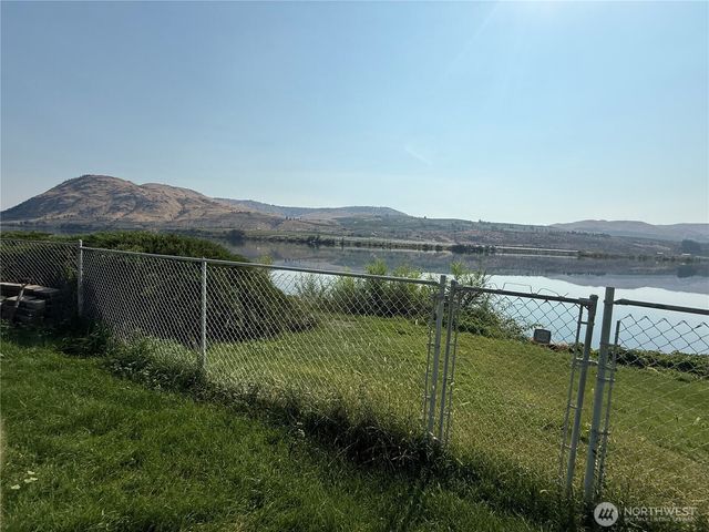 171 B Sunset Drive W, Brewster, WA 98811