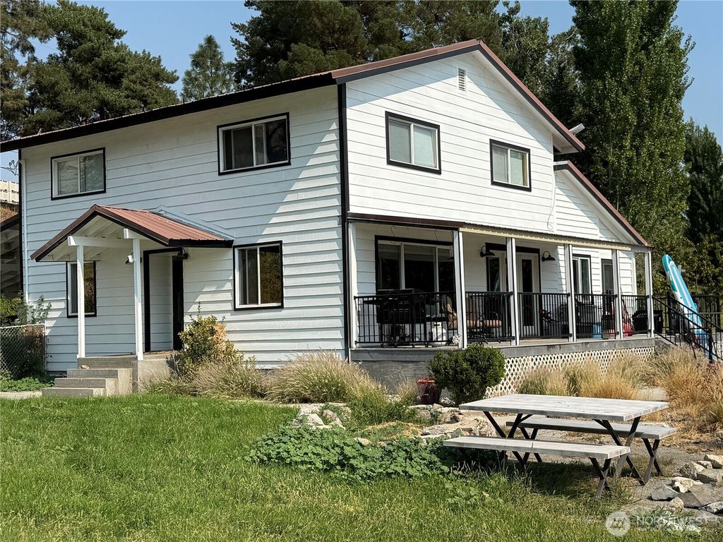 171 B Sunset Drive W, Brewster, WA 98811