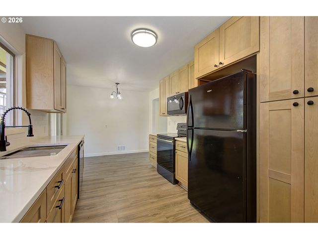 3920 E 18TH St, Vancouver, WA 98661