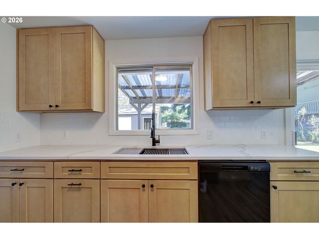 3920 E 18TH St, Vancouver, WA 98661