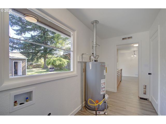 3920 E 18TH St, Vancouver, WA 98661