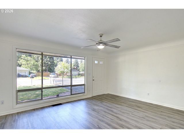 3920 E 18TH St, Vancouver, WA 98661