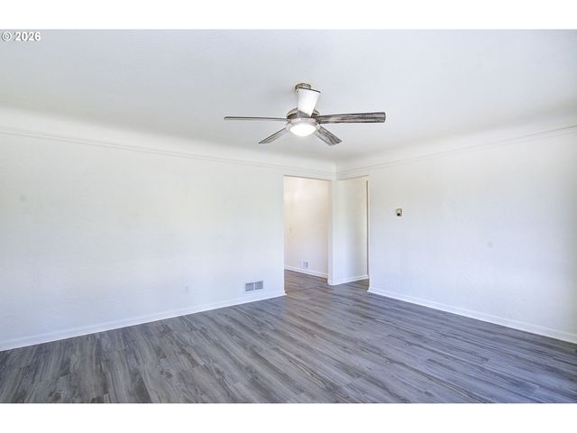 3920 E 18TH St, Vancouver, WA 98661
