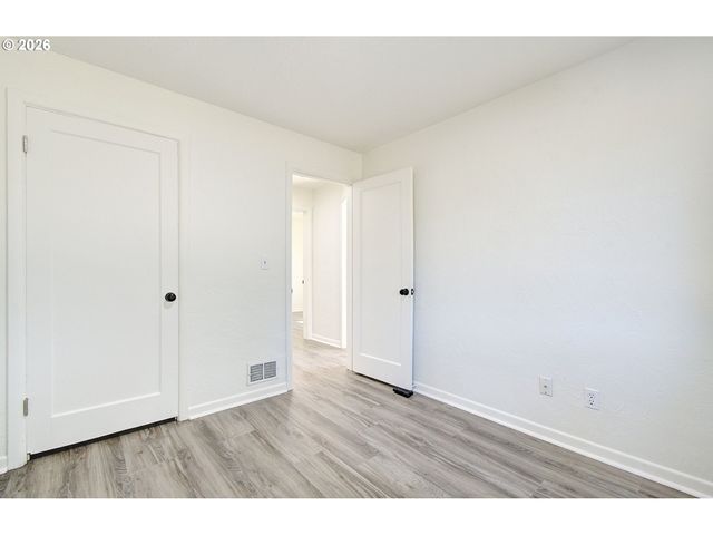 3920 E 18TH St, Vancouver, WA 98661