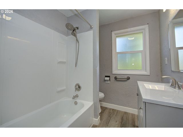 3920 E 18TH St, Vancouver, WA 98661