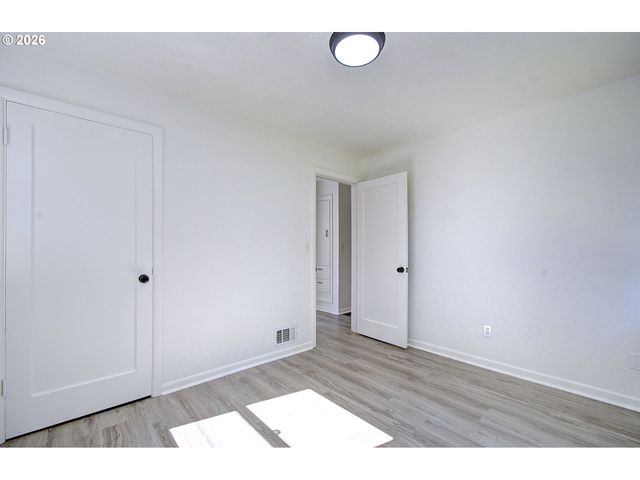 3920 E 18TH St, Vancouver, WA 98661