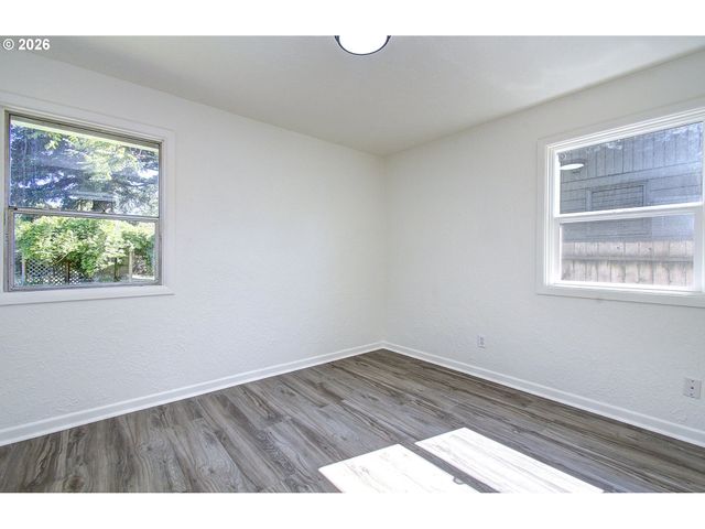 3920 E 18TH St, Vancouver, WA 98661