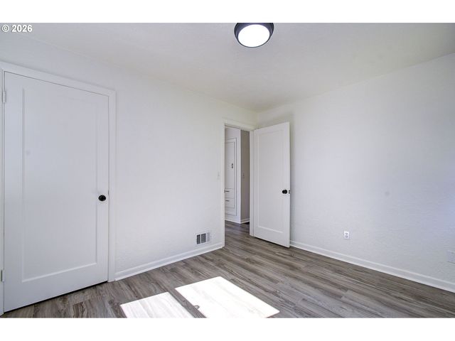 3920 E 18TH St, Vancouver, WA 98661