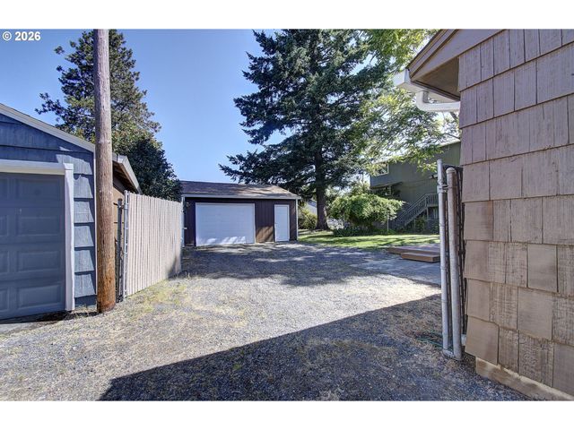 3920 E 18TH St, Vancouver, WA 98661
