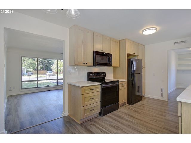 3920 E 18TH St, Vancouver, WA 98661