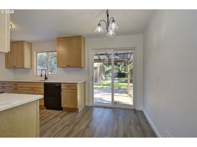 3920 E 18TH St, Vancouver, WA 98661