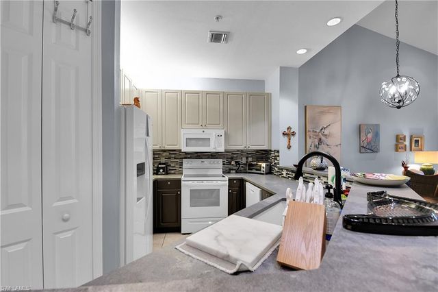15250 Riverbend BLVD 202, North Fort Myers, FL 33917