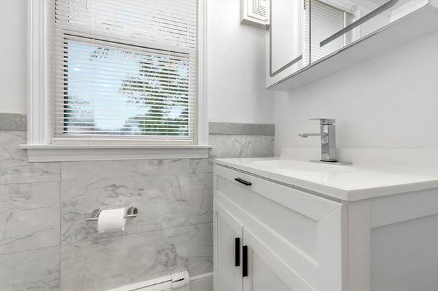 19 Elm Ct, Andover, MA 01810