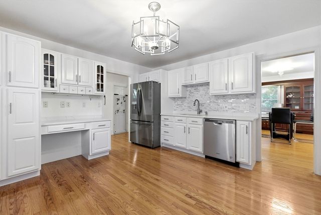 19 Elm Ct, Andover, MA 01810