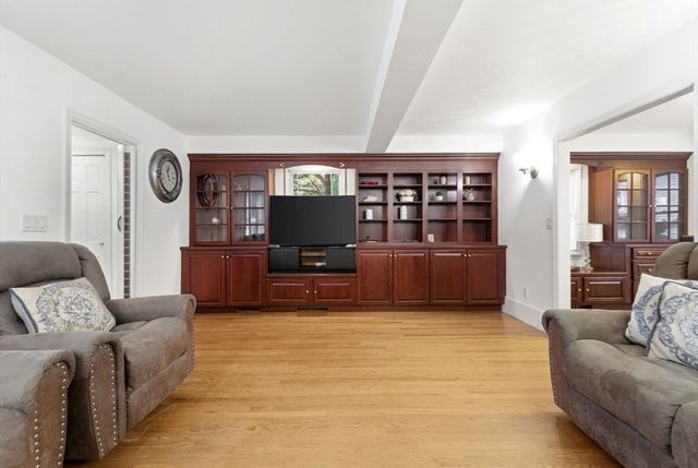 19 Elm Ct, Andover, MA 01810
