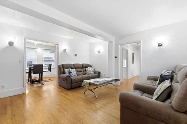 19 Elm Ct, Andover, MA 01810