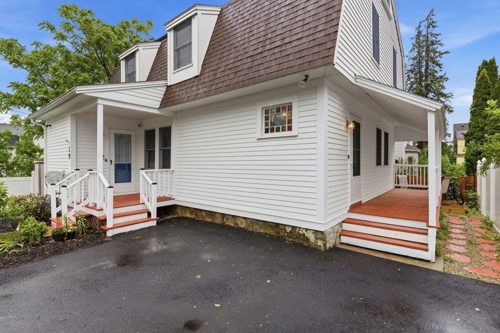19 Elm Ct, Andover, MA 01810