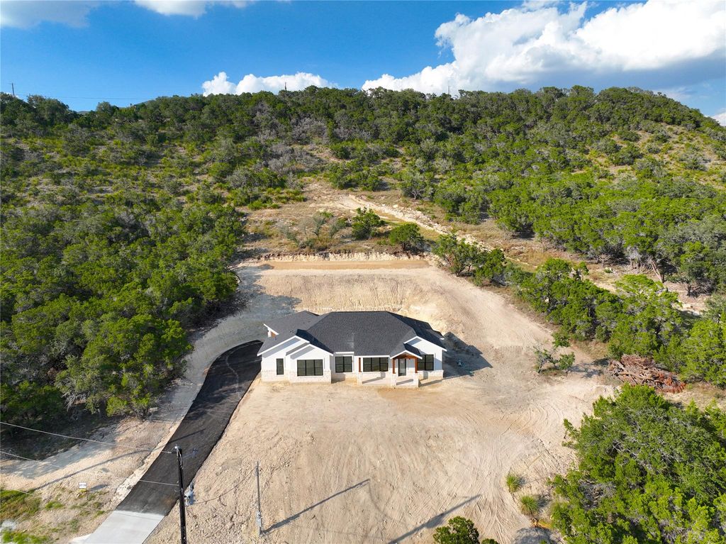 420 Sendera Hills, Canyon Lake, TX 78133