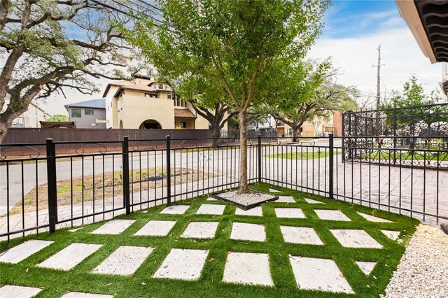 307 Snover Street, Houston, TX 77007