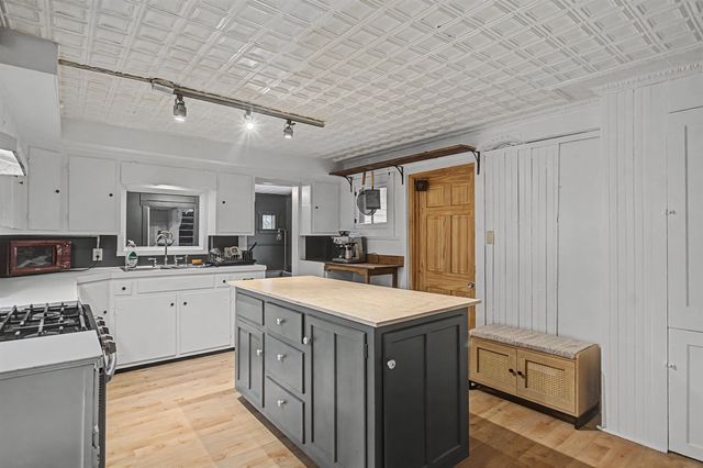 86 Stowe Street, Waterbury, VT 05676