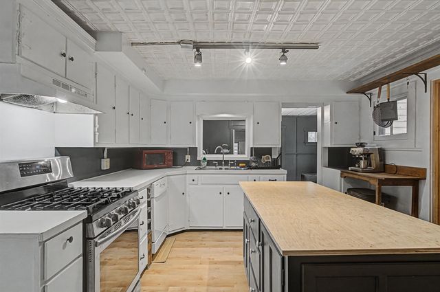 86 Stowe Street, Waterbury, VT 05676