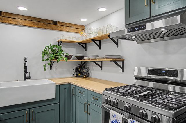 86 Stowe Street, Waterbury, VT 05676