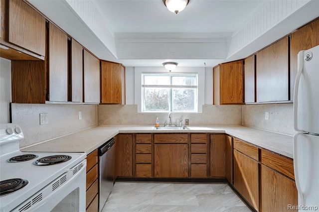 5645 N Linville Street, Westland, MI 48185