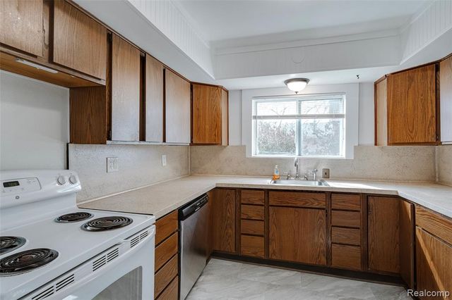 5645 N Linville Street, Westland, MI 48185