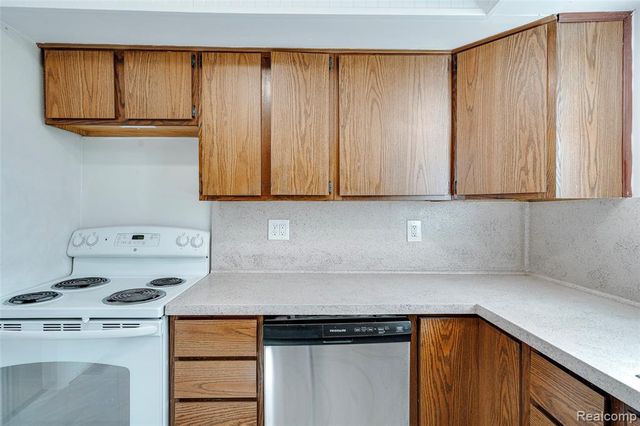 5645 N Linville Street, Westland, MI 48185