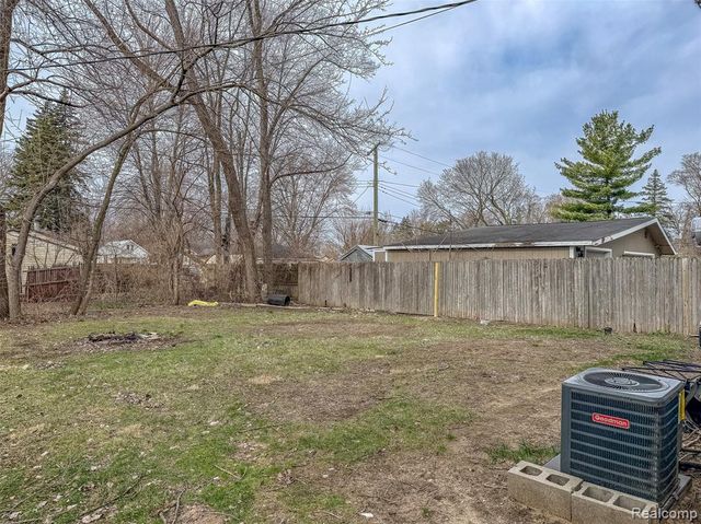 5645 N Linville Street, Westland, MI 48185