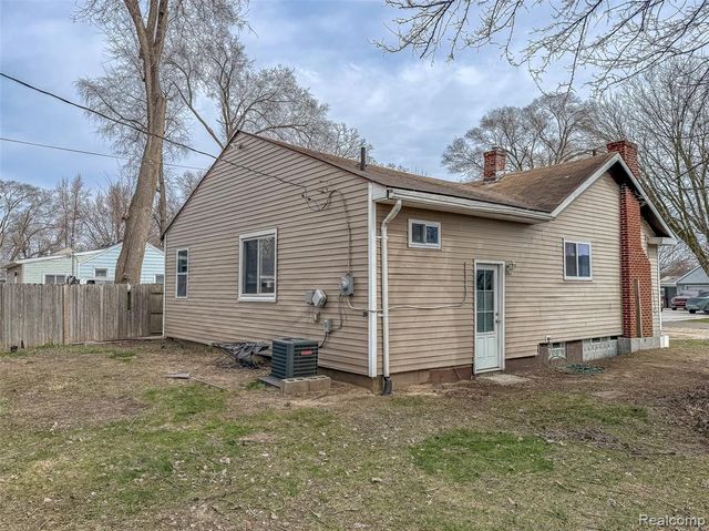 5645 N Linville Street, Westland, MI 48185